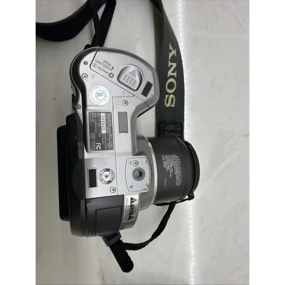 SONY MAVICA MVC-CD400 4.0MP DIGITAL CAMERA NEEDS NEW BATTERY AND CHARGER I3.3